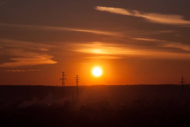 Şehrin üzerinde güzel bir gün batımı