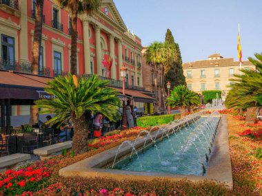 Kumsalda ayak izleri, sahilde yalınayak yürümek, çıplak ayak ayak izleri, sahilde yürüyüş.