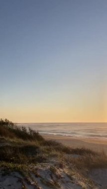 Bir gün plajda, Vila Praia de Ancora, Portekiz 'de gün batımını izliyordum.