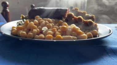 Bir tabak sıcak Galiçya güveci.