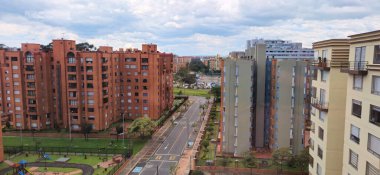 Bogot 'da bir sokakta ikamet ediyorlar.