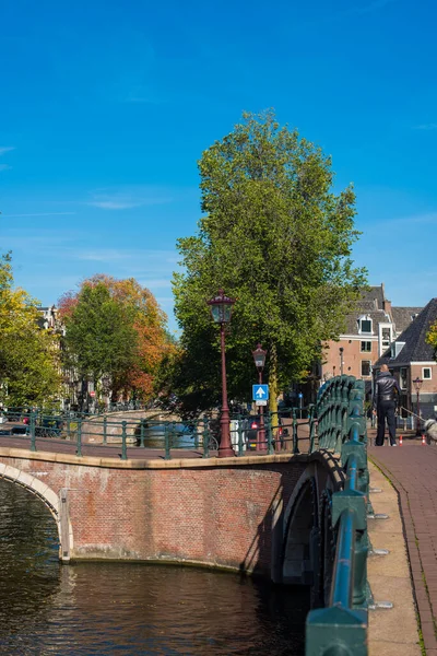 Häuser Herbst Und Stadtkanal Amsterdam — Stockfoto