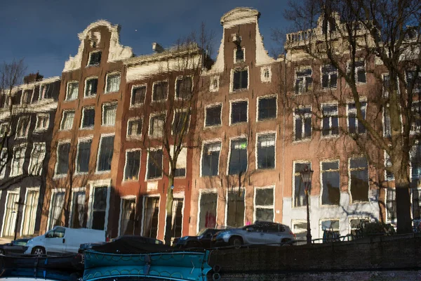Дома Городских Каналах Амстердама — стоковое фото
