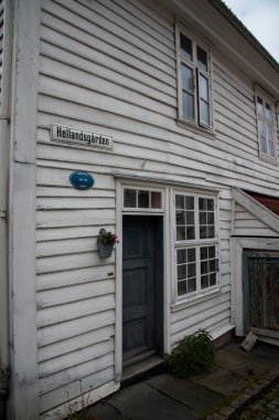 Norveç 'te küçük bir kasabada eski ahşap evler 