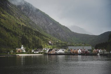 Fiyortlardaki Norveç köyü