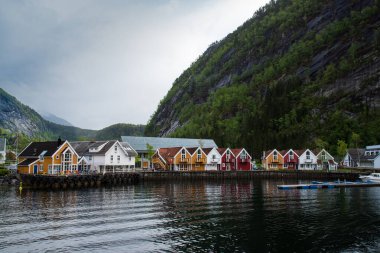 Fiyortlardaki Norveç köyü