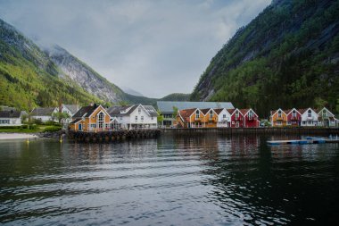 Fiyortlardaki Norveç köyü