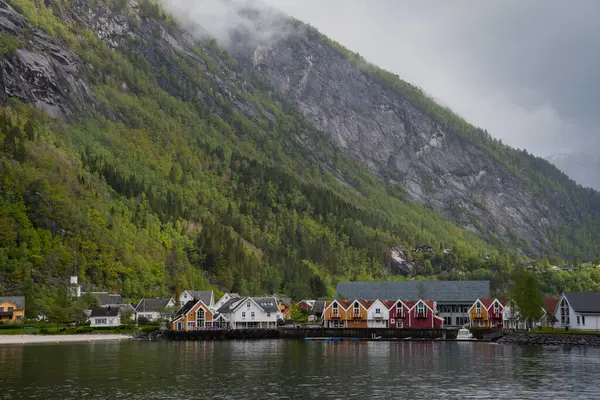 Fiyortlardaki Norveç köyü