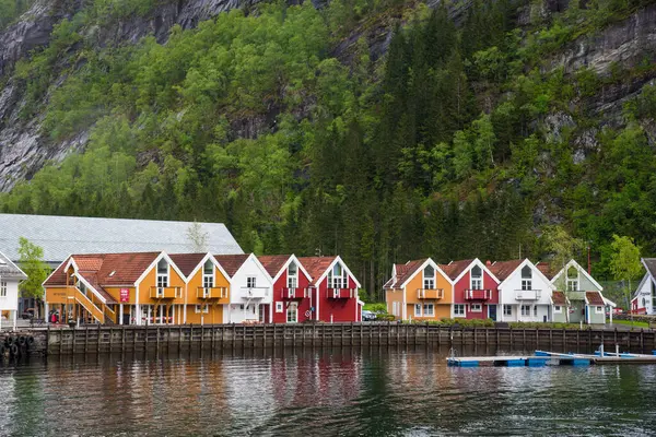 Fiyortlardaki Norveç köyü