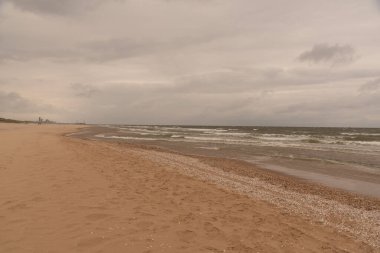 Kumsal ve deniz sabah