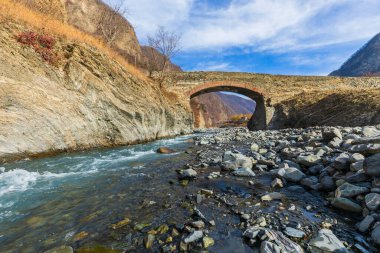 Gakh, Azerbaycan 'daki eski köprü