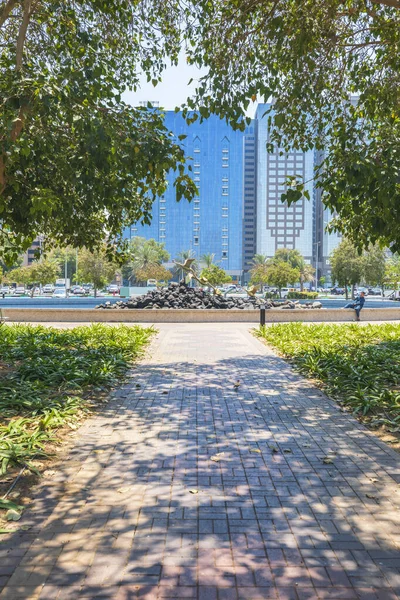 德雷吉 阿联酋 2022年4月18日 阿布扎比的街道和摩天大楼 — 图库照片