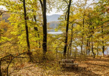 Aralık ayında Khanbulan rezervuarı. Azerbaycan