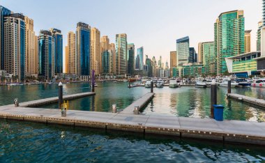 Dubai Marina 'daki gökdelenler.