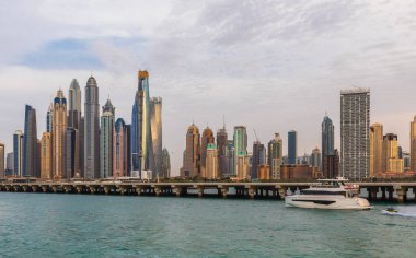 Dubai Marina 'daki gökdelenler.