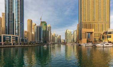Dubai Marina 'daki gökdelenler.