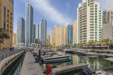 DUBAI, BAE- Şubat 05 2024: Dubai Marina 'daki gökdelenler