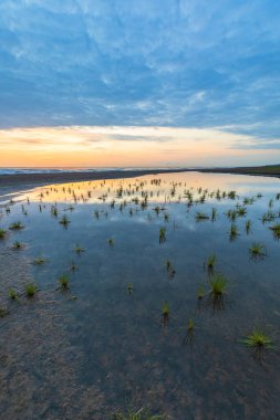 Hazar Denizi kıyısında gün doğumu