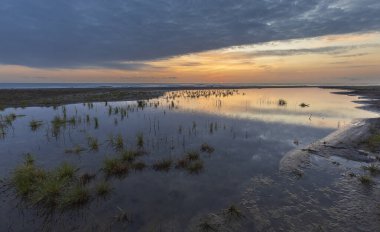 Hazar Denizi kıyısında gün doğumu