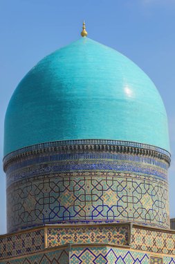Semerkand, Özbekistan - Ekim. - 10. 2024: Registan Meydanı 'ndaki medresenin kubbelerinden biri