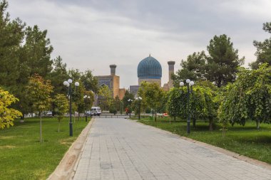 Semerkand, Özbekistan - Ekim. - 10. 2024: Semerkand 'daki medreselerden biri