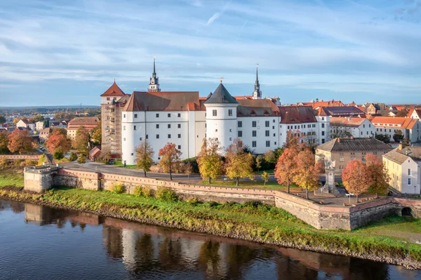 Торгау Германия Вид Воздуха Исторический Замок Замок Хартенфельс Осенью — стоковое фото