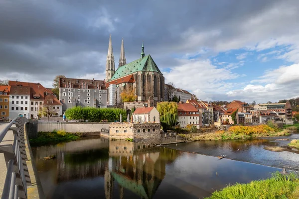 Gorlitz Tyskland Vidvinkel Utsikt Över Neisse Floden Peterskirche Kyrka — Stockfoto