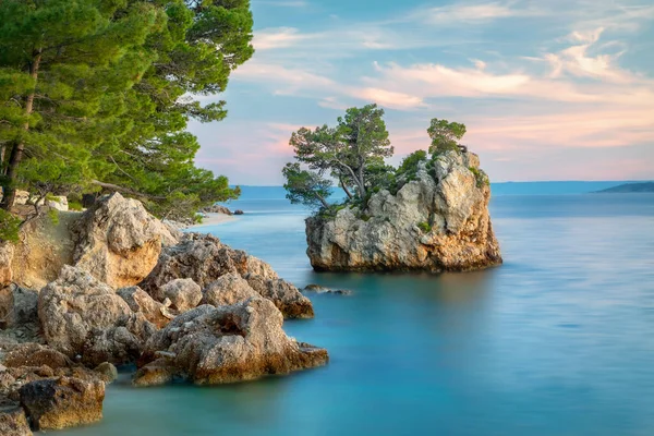 Brela Kroatië Zicht Beroemde Rots Zee Het Symbool Van Deze — Stockfoto