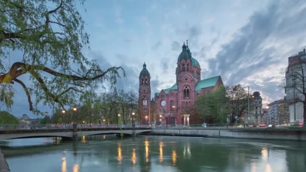 Iglesia San Lukas Munich Atardecer Alemania Video Time Lapse — Vídeo de stock