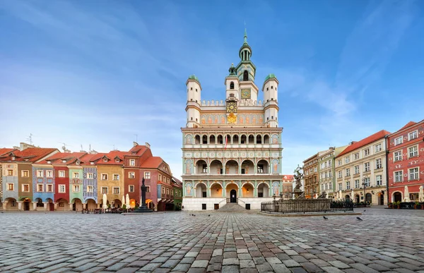 ポズナン ポーランドのスタリー リケン広場に位置する歴史的な市庁舎の建物 — ストック写真