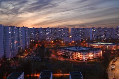 Moskova banliyölerinin akşam manzarası. Yüksek kalite fotoğraf