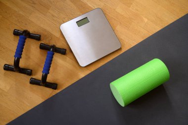 Evde spor aletleri ve banyo terazileri. Yüksek kalite fotoğraf