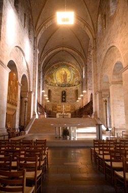 Lund Katedrali iç mimarisi Lunds Domkyrka İsveç Skane 2025 Lüteryen Kilisesi. Yüksek kalite fotoğraf