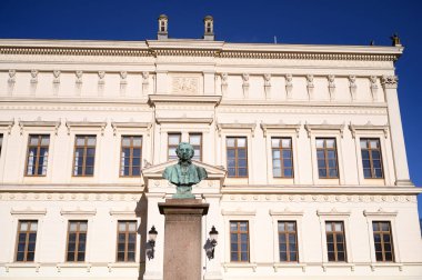 Sven Nilsson anıtı Lund Üniversitesi 2025 'in Universitethuset posta binasının önünde. Yüksek kalite fotoğraf