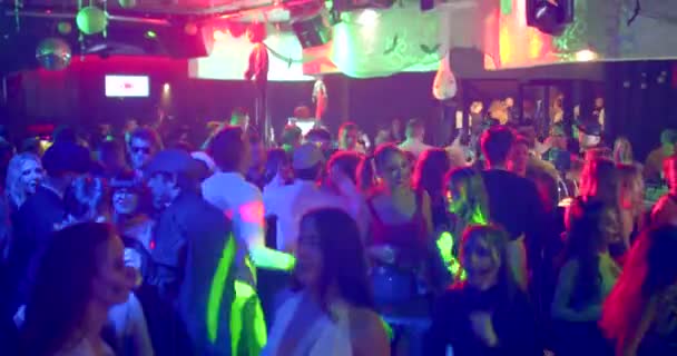 Motivation People Dance Floor Nightclub Start Dancing Jumping Having Fun — Stock Video