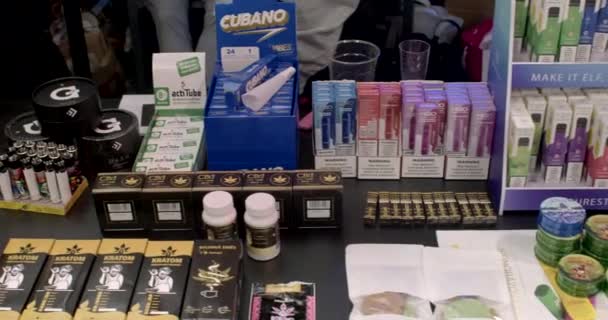 Diverse Cannabis Cosmetische Medische Producten Hennepzaadolie Zit Producten Zoals Zeep — Stockvideo
