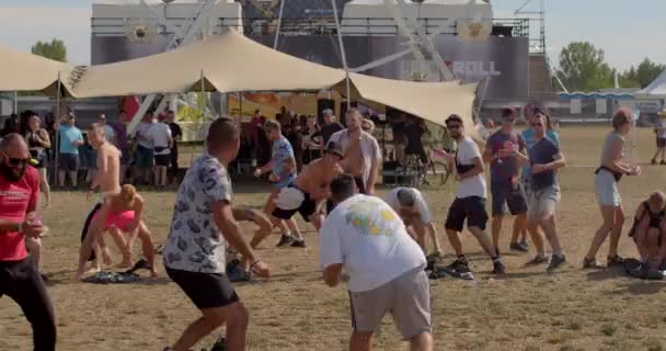Visitors Play Water Games Worlds Leading Drum Bass Festival Hot — Vídeo de Stock