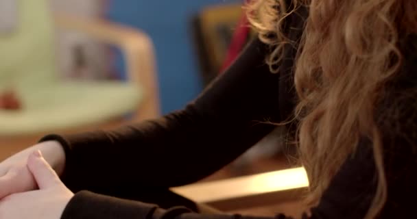 Teenagermädchen Auf Termin Beim Psychotherapeuten Hilfe Bei Der Wiederherstellung Der — Stockvideo