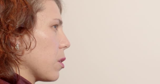 Zbliżenie Kobiecego Profilu Twarzy Portret Psychoterapeuty Podczas Sesji Zaufania Styl — Wideo stockowe