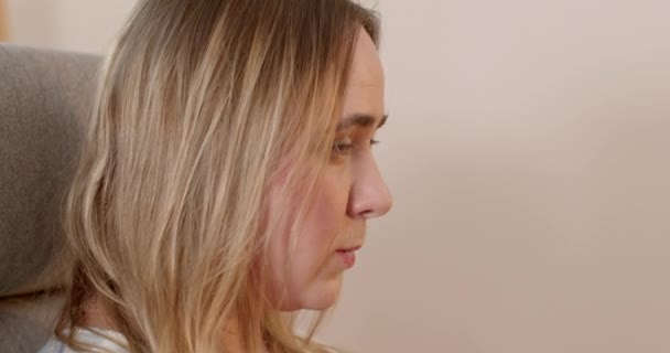 Close Woman Face Portrait Psychotherapist Session Breath Control Listening Empathetically — Stock Video