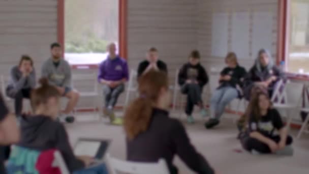Bokeh Teki Insanlar Içeride Iki Adım Programı Madde Davranış Bağımlılığı — Stok video