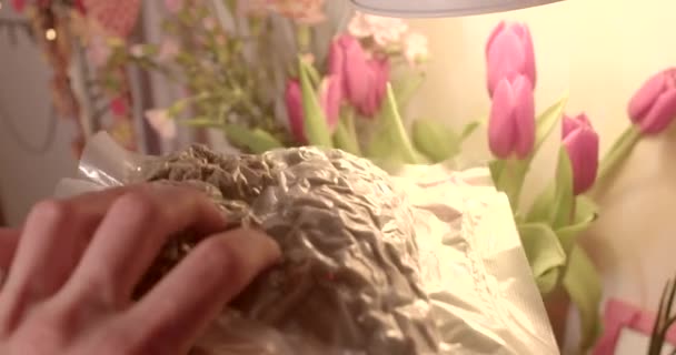 Çiçeklerin Arka Planında Hammadde Cbd Kenevir Taşımacılığı Beden Terapisi Seninle — Stok video