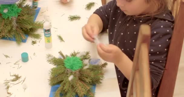 Masadaki Çocuğun Dokunulabilir Bir Çalışması Psikoterapi Dersinde Yaratıcı Bir Ürün — Stok video