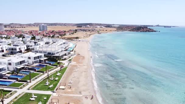 Praia Arenosa Zona Hoteleira Resort Sol Água Azul Oceano Para — Vídeo de Stock