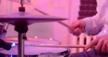 Emotional Expression Playing drums sticks provides the musician opportunity express emotions feelings through music, utilizing dynamics, rhythm, and tone.