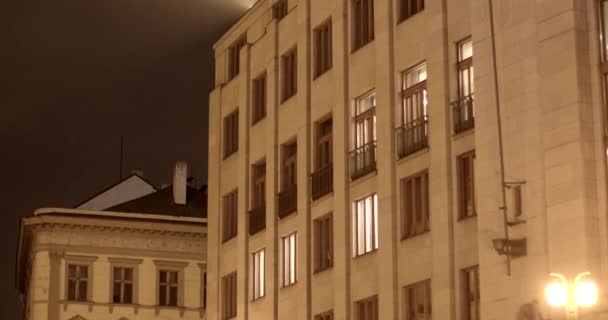 Effektiv Fasadbelysning Kan Göra Byggnad Synlig Och Attraktiv Natten Överväg — Stockvideo