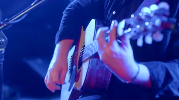 Gitara Ekspresyjność Wszechstronny Instrument Który Pozwala Muzykowi Wyrazić Swoje Emocje — Wideo stockowe