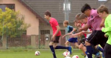 Fiziksel Gelişim Geliştirme Isınma Eğitimi güç, dayanıklılık, esneklik ve koordinasyon geliştirmeye yardımcı olur. CZ, sunucu, Sportovni, 15.5.24.