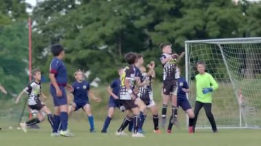 Takım üzerinde olumsuz etki yaratan kendi golü, takımı dezavantajlı duruma sokarak maçın sonucunu doğrudan etkiler. Futbola karşı kendi golünü attı. CZ, Sunucu 1. 6. 24