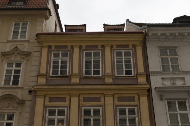 Avrupa 'daki tarihi kentsel binalar, şehrin genel çekiciliğini ve cazibesini önemli ölçüde artıran çok çeşitli mimari tarzlar ve farklı pencere tasarımları sergilemektedir.